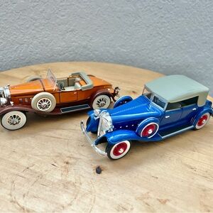 Signature - 1930 Packard and 1932 Chrysler LeBaron - Collectible Model Cars